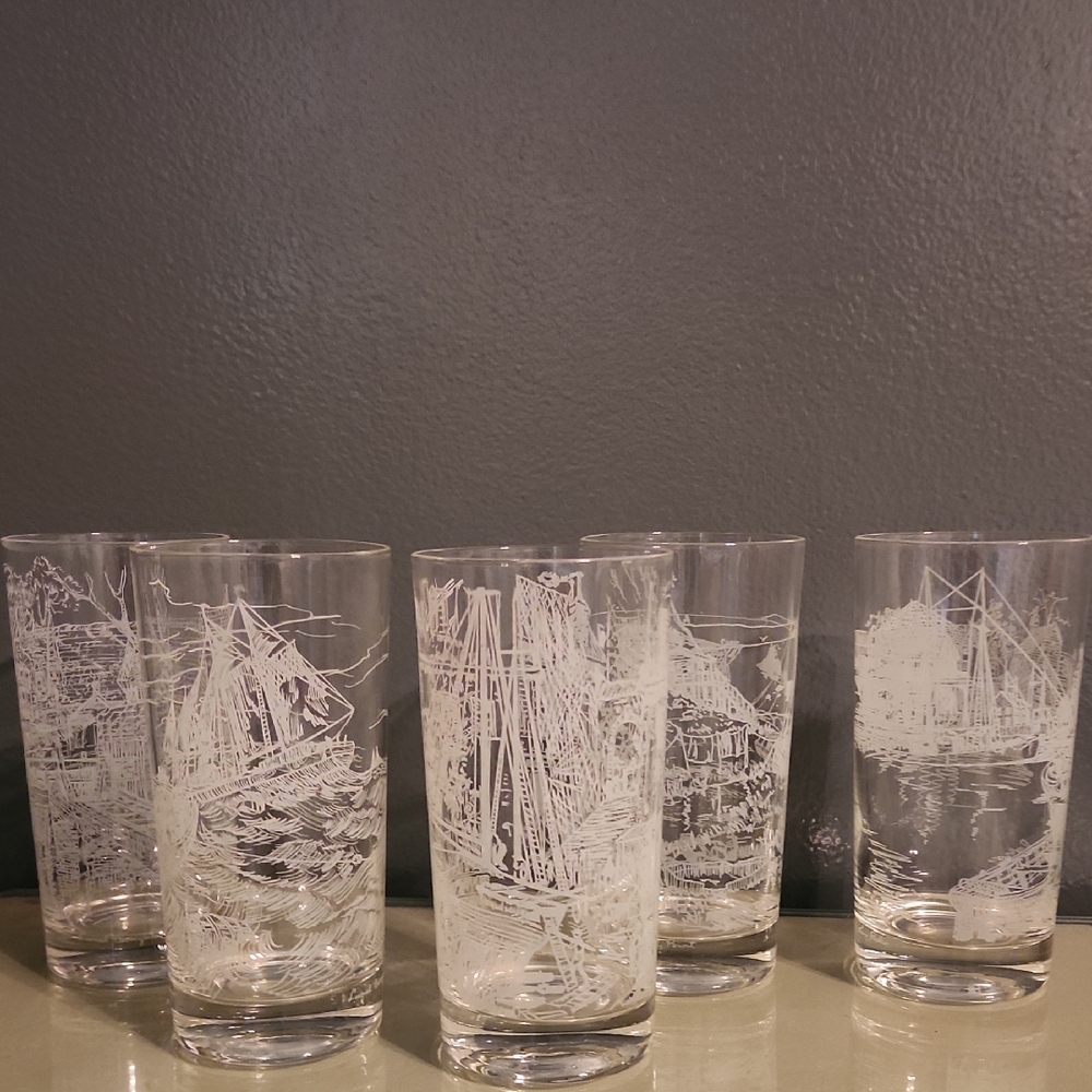5 Vintage Seaside 5 1/2 Inch Tall Drinking Glasses.